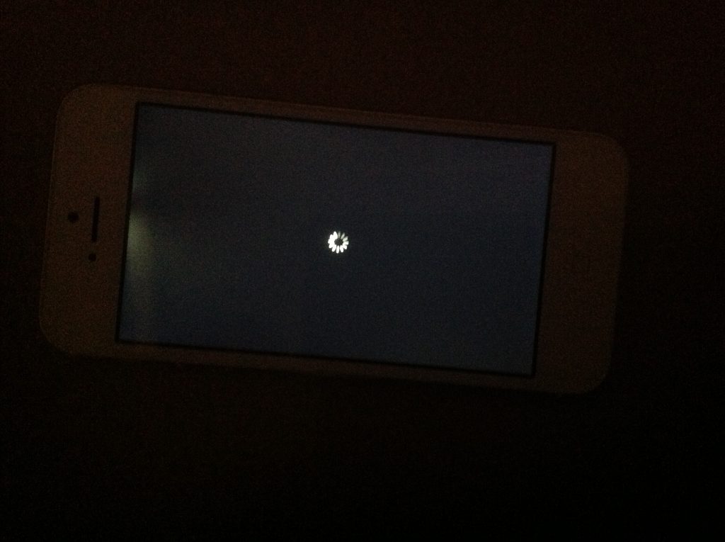 Màn hình iPhone 6/6 Plus bị hở sáng