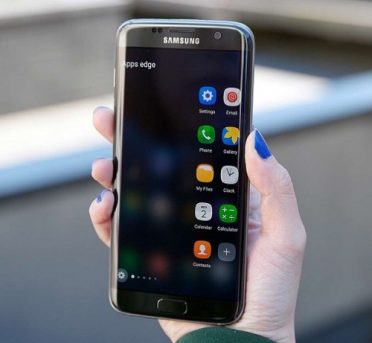 Hãy khởi lại điện thoại Samsung Galaxy S7, S7 Edge của bạn